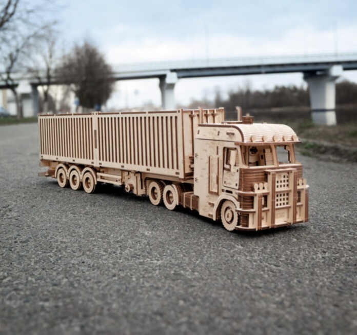 Eco\u0020Wood\u00203D\u0020Houten\u0020Puzzel\u0020Truck\u0020\u201CRoad\u0020King\u201D\u0020met\u0020Container\u002DSemitrailer\u0020Modelbouw