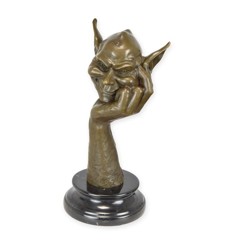 BRONZEN\u0020BEELD\u0020VAN\u0020EEN\u0020GOBLIN\u0020HOOFD\u0020RUSTEND\u0020OP\u0020DE\u0020HAND