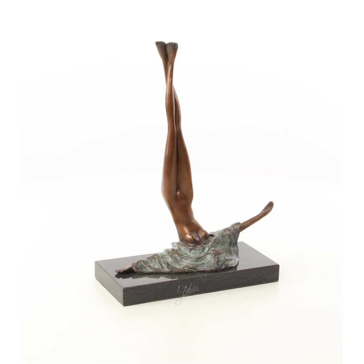 BRONZEN\u0020SCULPTUUR\u0020MET\u0020DE\u0020NAAM\u0020CAMOUFLAGE