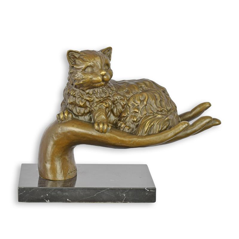 A\u0020BRONZE\u0020SCULPTURE\u0020OF\u0020A\u0020HAND\u0020HOLDING\u0020A\u0020CAT