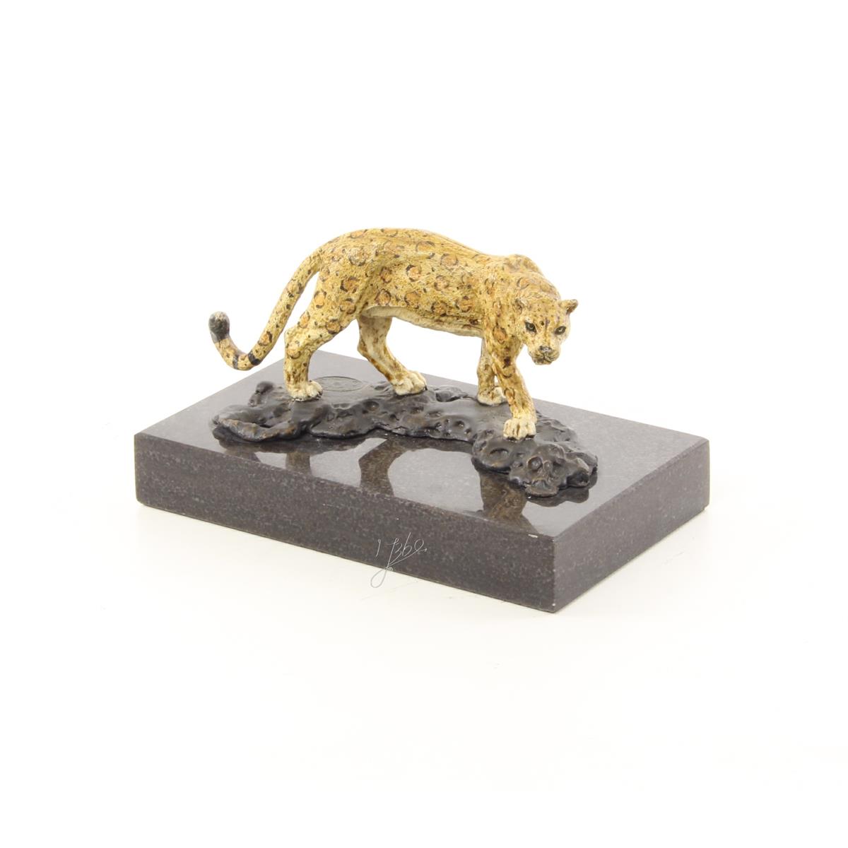 A\u0020BRONZE\u0020SCULPTURE\u0020OF\u0020A\u0020JAGUAR