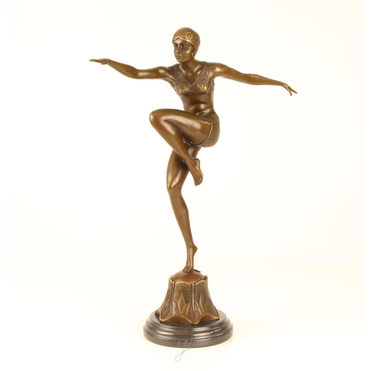 A\u0020BRONZE\u0020SCULPTURE\u0020CALLED\u0020CON\u0020BRIO
