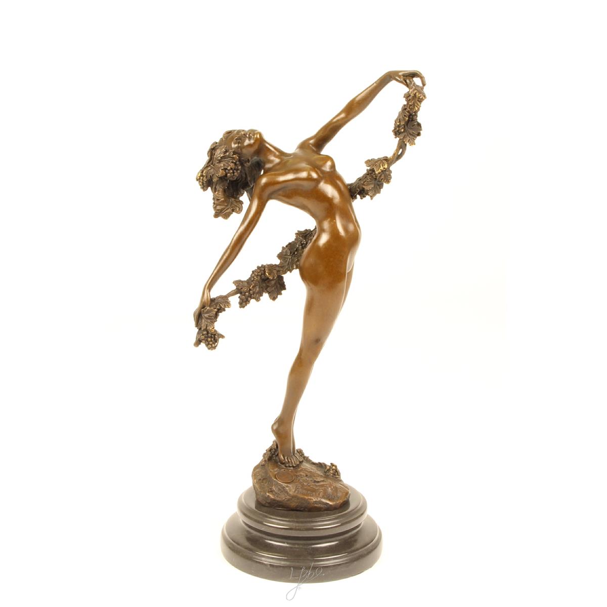 A\u0020BRONZE\u0020SCULPTURE\u0020CALLED\u0020\u0022THE\u0020VINE\u0022