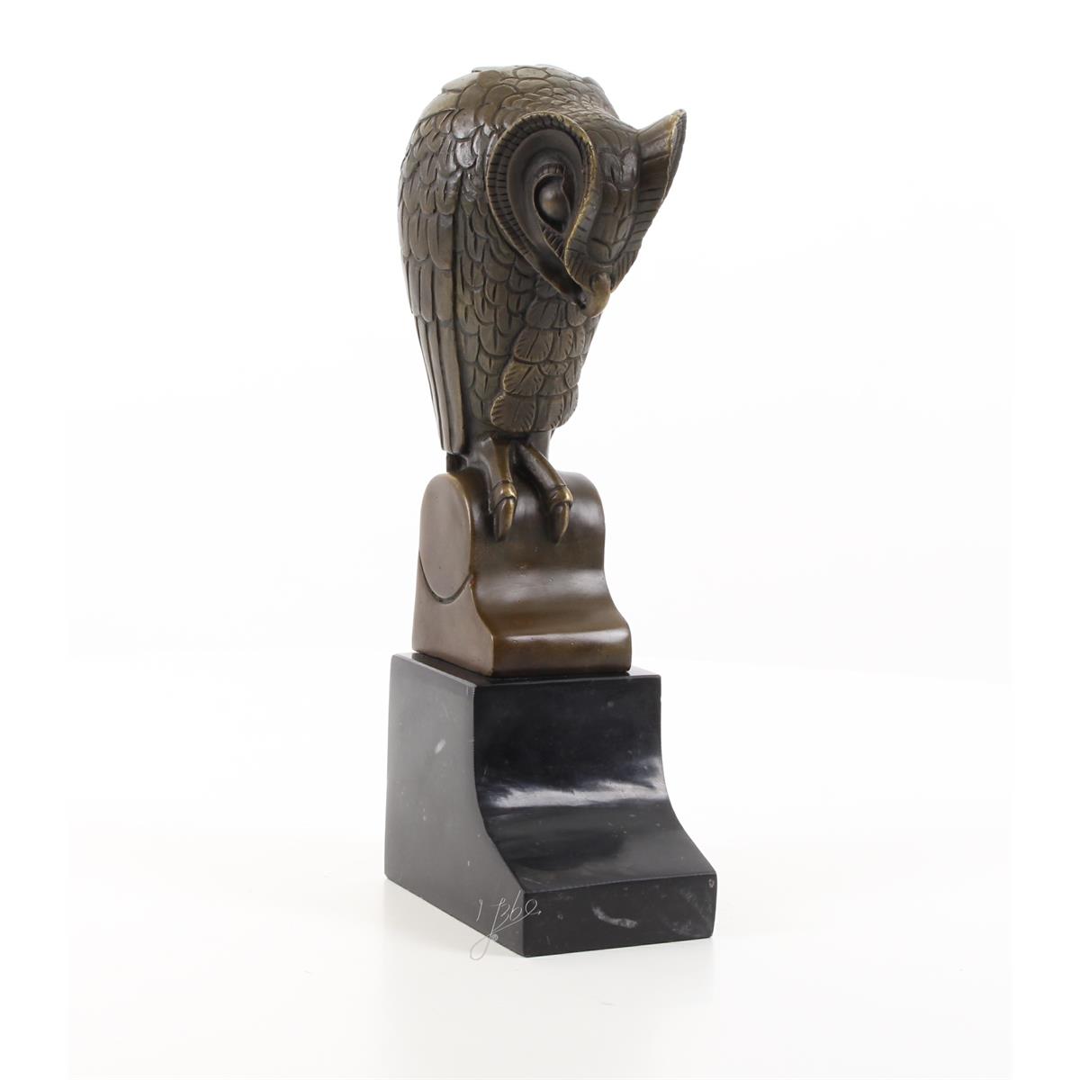A\u0020BRONZE\u0020SCULPTURE\u0020OF\u0020AN\u0020OWL