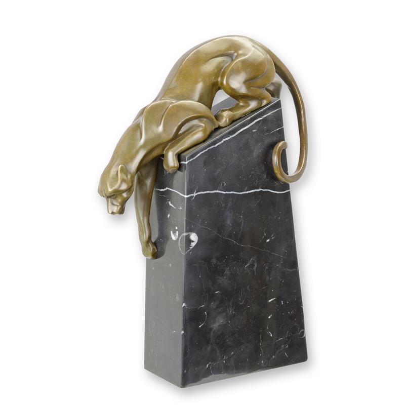A\u0020BRONZE\u0020SCULPTURE\u0020OF\u0020A\u0020DESCENDING\u0020PANTHER