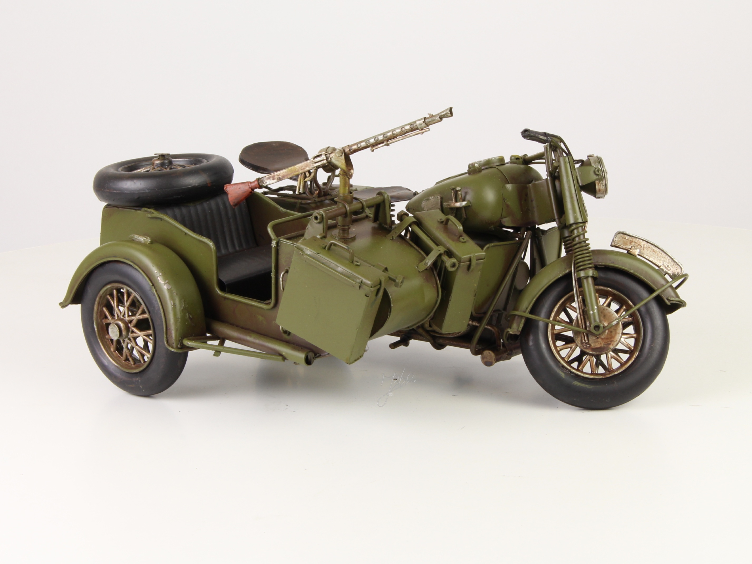 Blikken\u0020model\u0020van\u0020een\u0020leger\u0020motorfiets\u0020met\u0020zijspan
