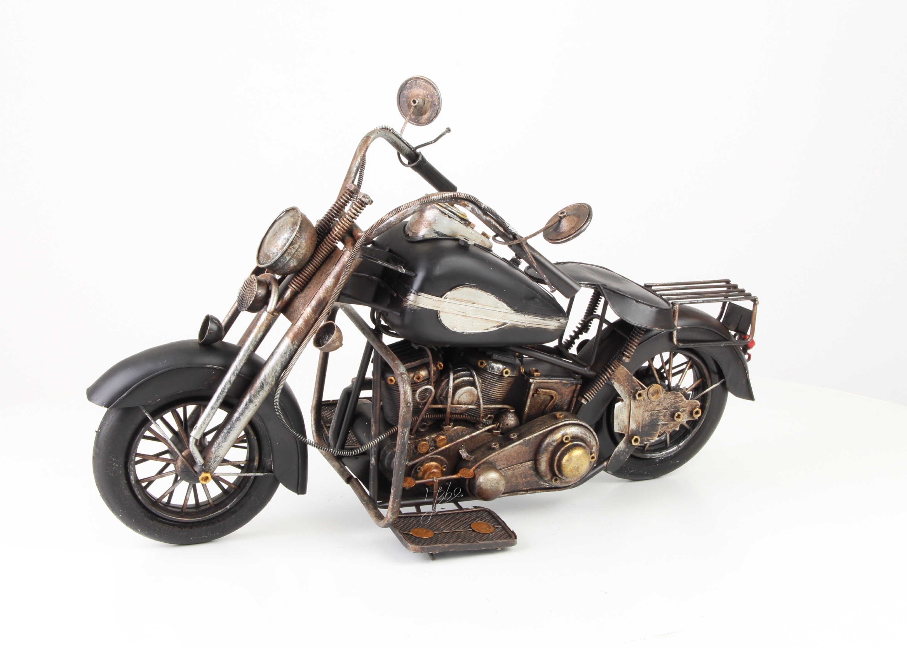 A\u0020TIN\u0020MODEL\u0020OF\u0020A\u0020MOTORCYCLE