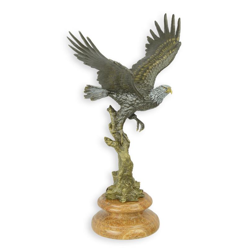 A\u0020BRONZE\u0020SCULPTURE\u0020OF\u0020AN\u0020EAGLE\u0020IN\u0020A\u0020FLIGHT