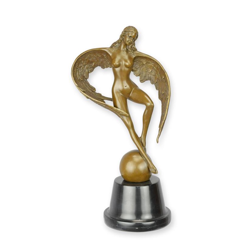 A\u0020BRONZE\u0020SCULPTURE\u0020OF\u0020THE\u0020WINGED\u0020NIGHT