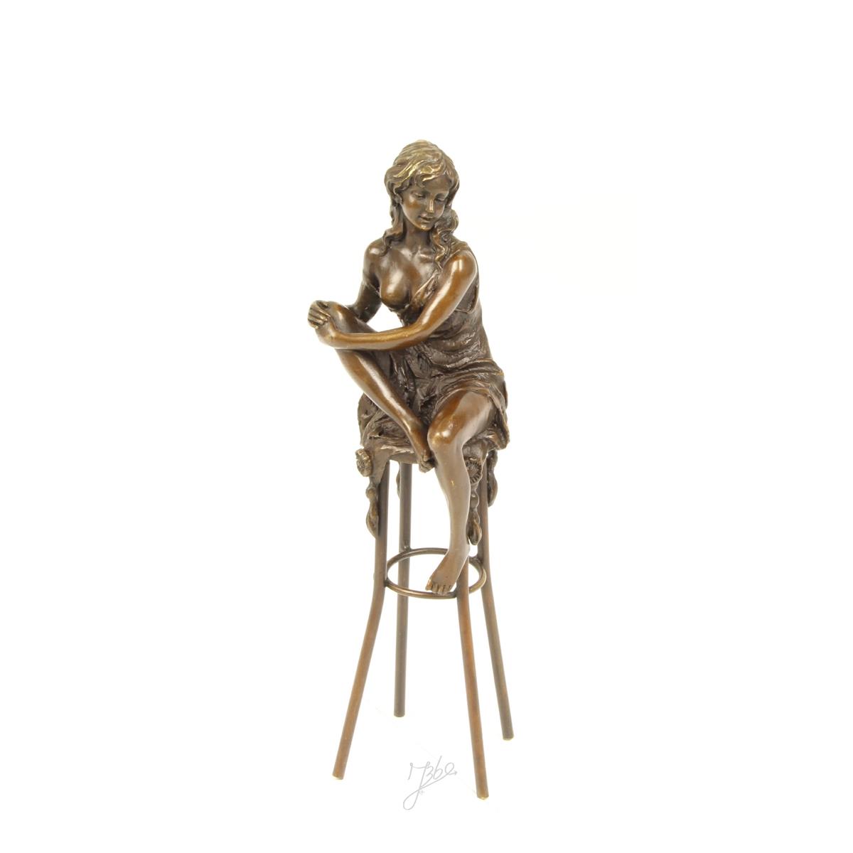 BRONZEN\u0020BEELD\u0020VAN\u0020EEN\u0020DAME\u0020OP\u0020BARKRUK