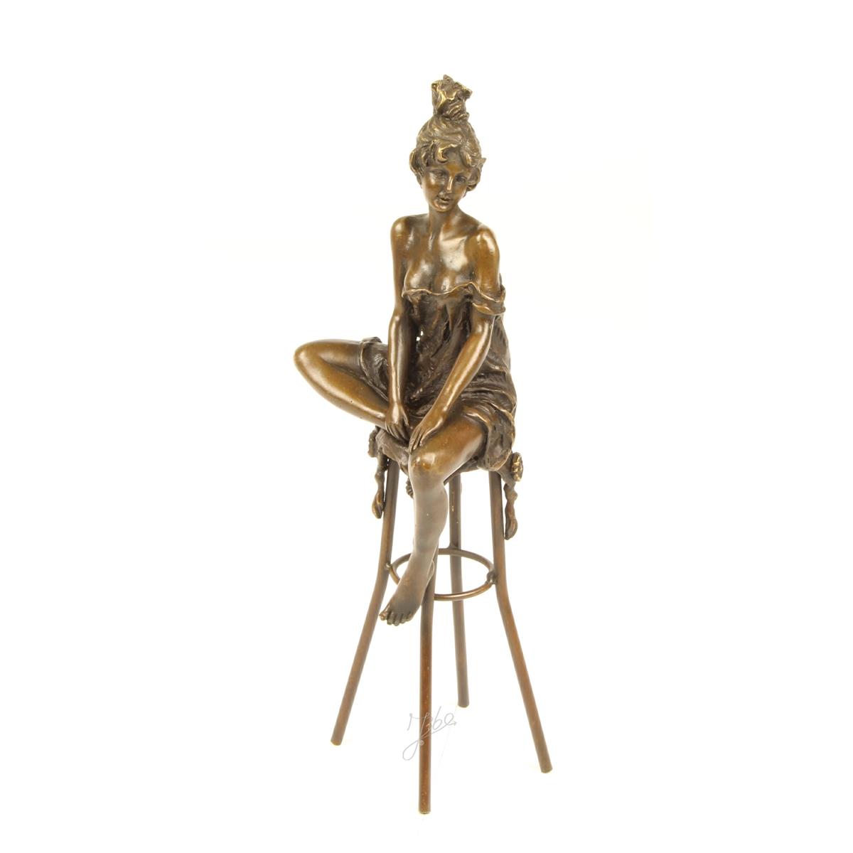 BRONZEN\u0020BEELD\u0020VAN\u0020EEN\u0020DAME\u0020OP\u0020BARKRUK