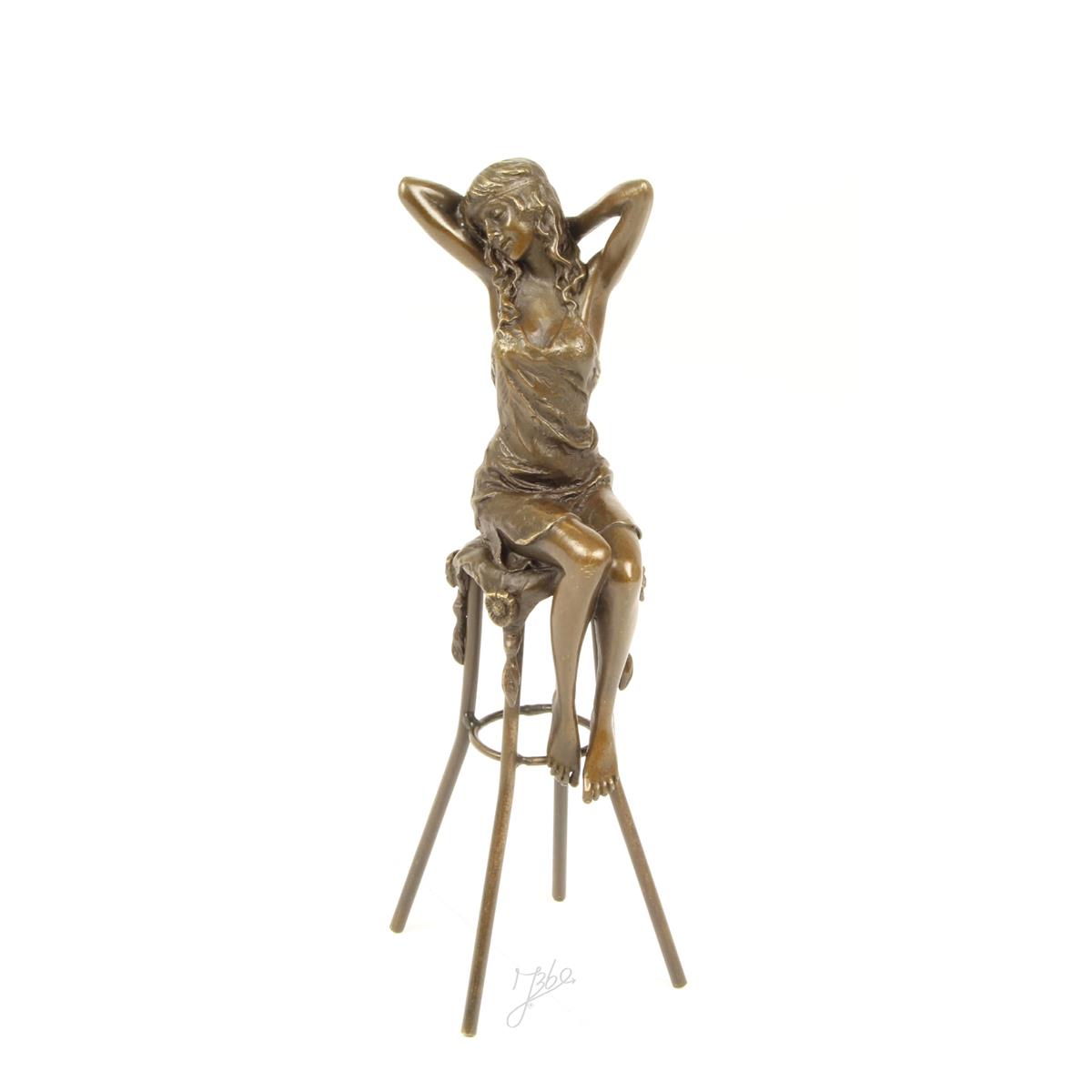 BRONZEN\u0020BEELD\u0020VAN\u0020EEN\u0020DAME\u0020OP\u0020BARKRUK