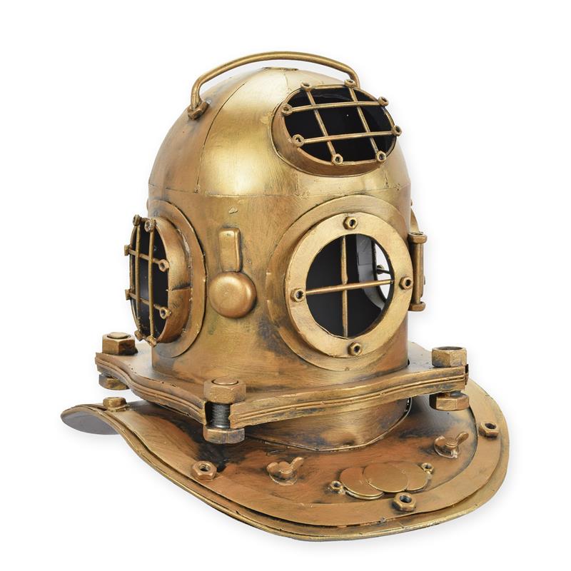 A\u0020TIN\u0020MODEL\u0020OF\u0020A\u0020DIVING\u0020HELMET