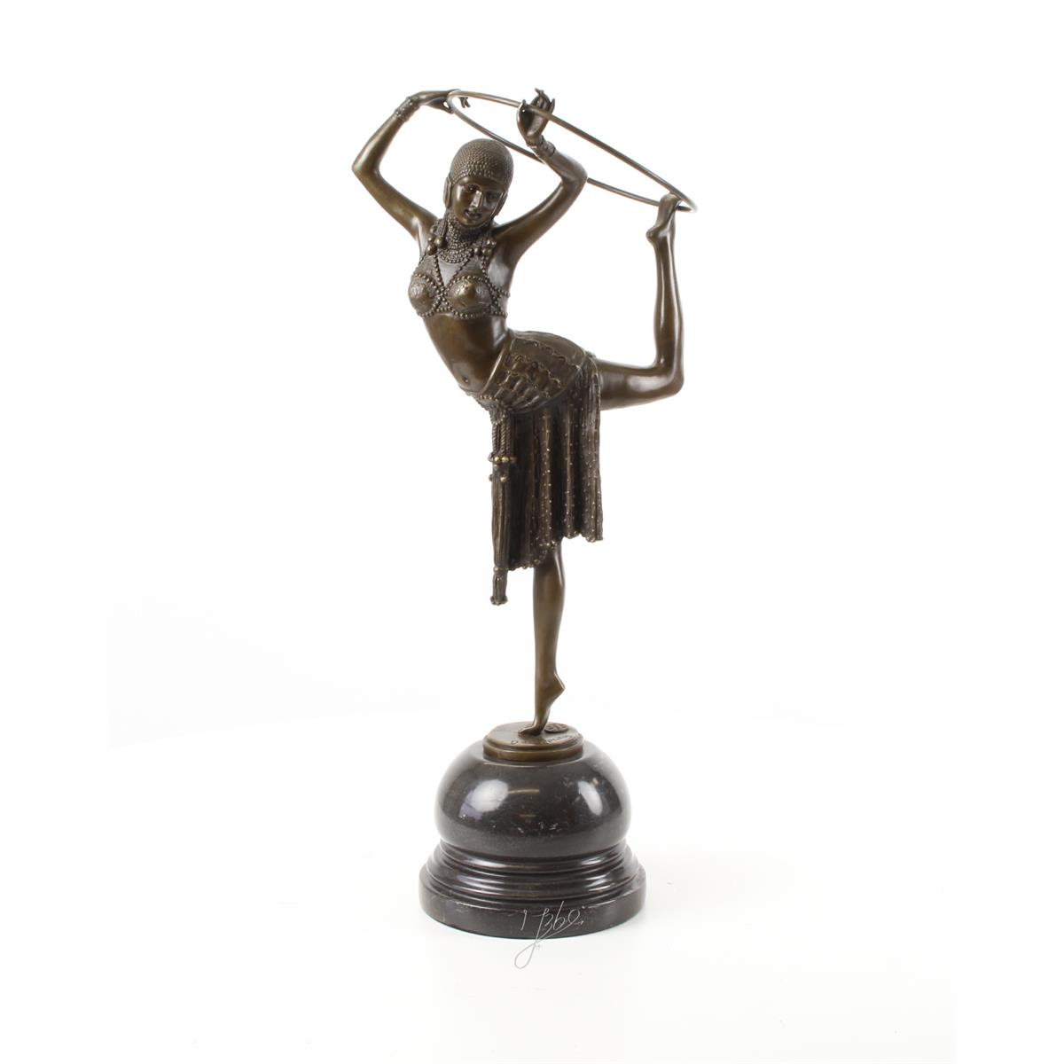 A\u0020BRONZE\u0020SCULPTURE\u0020OF\u0020A\u0020HOOP\u0020DANCER