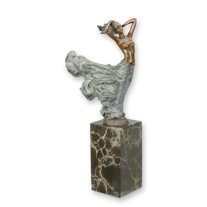 A\u0020BRONZE\u0020SCULPTURE\u0020OF\u0020THE\u0020THE\u0020SWIRLING\u0020DRESS
