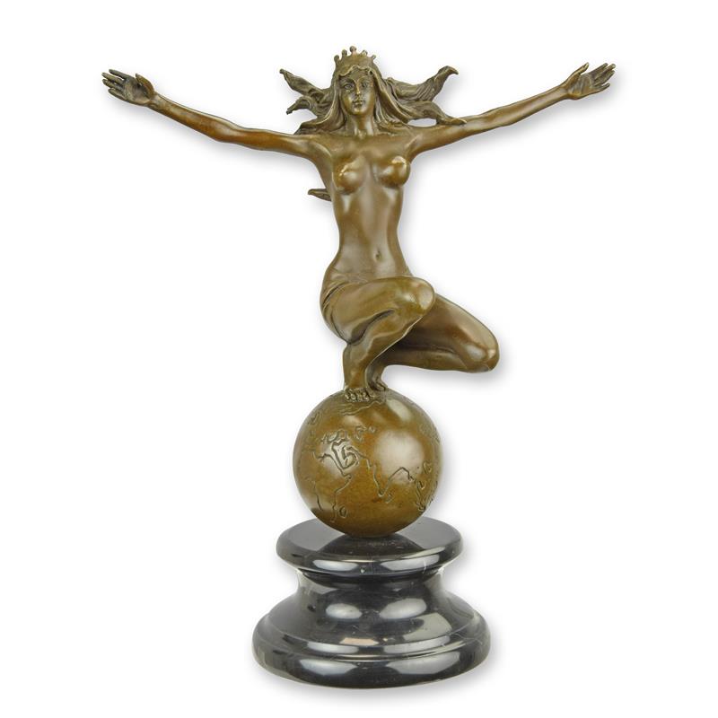 A\u0020BRONZE\u0020SCULPTURE\u0020OF\u0020A\u0020WOMAN\u0020ON\u0020TOP\u0020OF\u0020THE\u0020WORLD