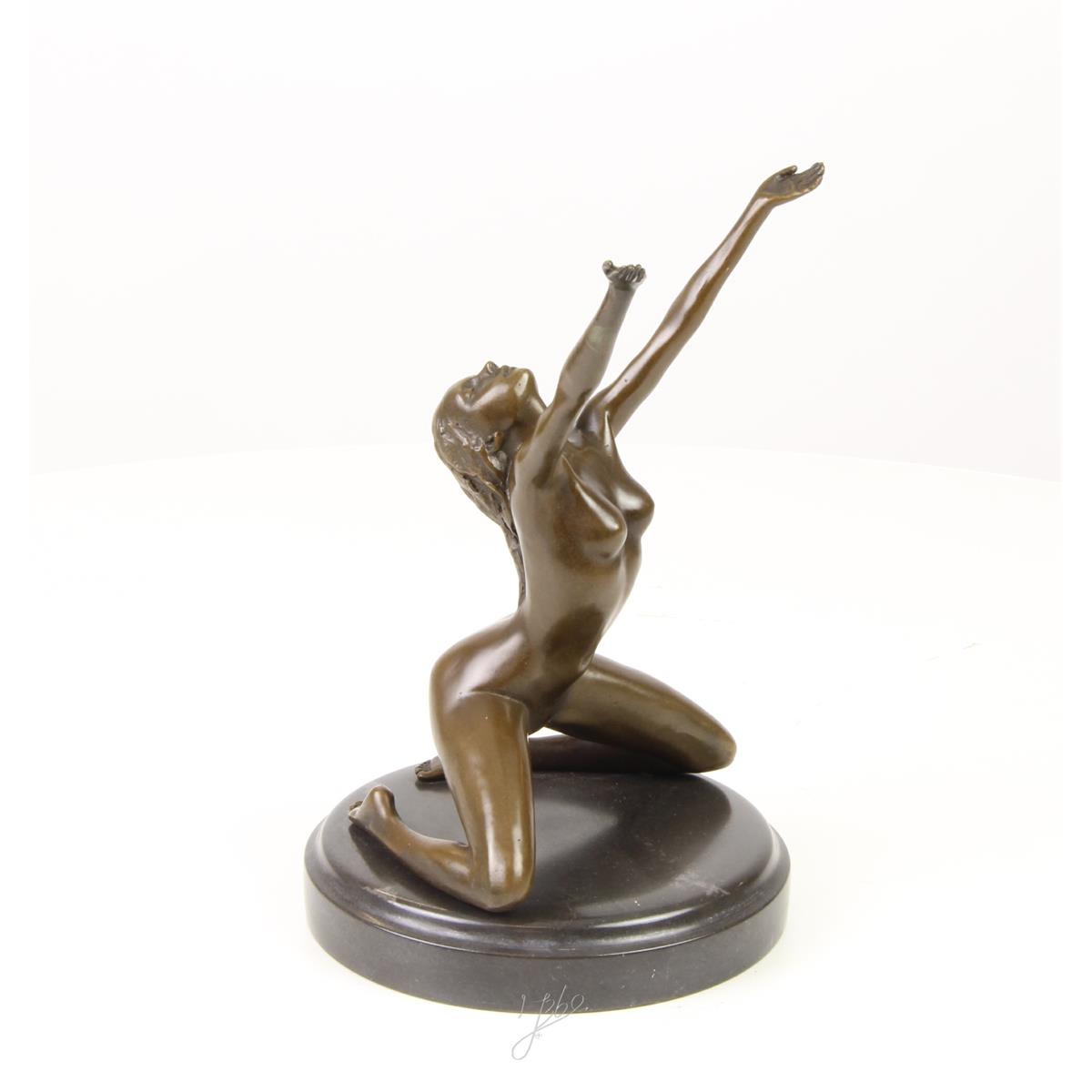 A\u0020BRONZE\u0020SCULPTURE\u0020OF\u0020A\u0020FEMALE\u0020NUDE
