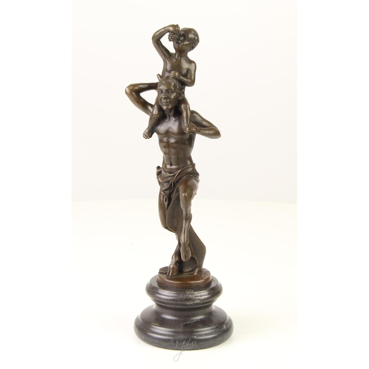 BRONZEN\u0020BEELD\u0020VAN\u0020EEN\u0020FAUN\u0020MET\u0020KLEINE\u0020BACCHUS