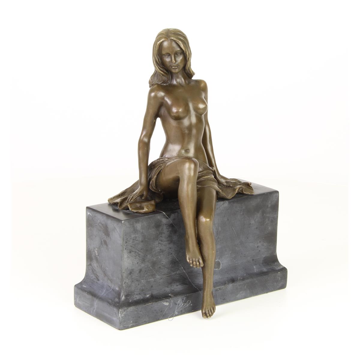 A\u0020BRONZE\u0020SCULPTURE\u0020OF\u0020A\u0020SEMI\u0020NUDE\u0020FEMALE