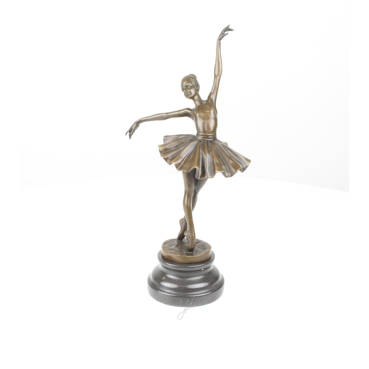 A\u0020BRONZE\u0020SCULPTURE\u0020OF\u0020A\u0020BALLERINA