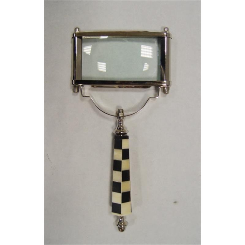 A\u0020MAGNIFYING\u002DGLASS
