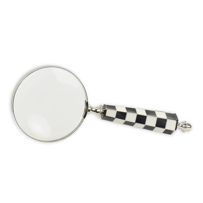 A\u0020MAGNIFYING\u002DGLASS