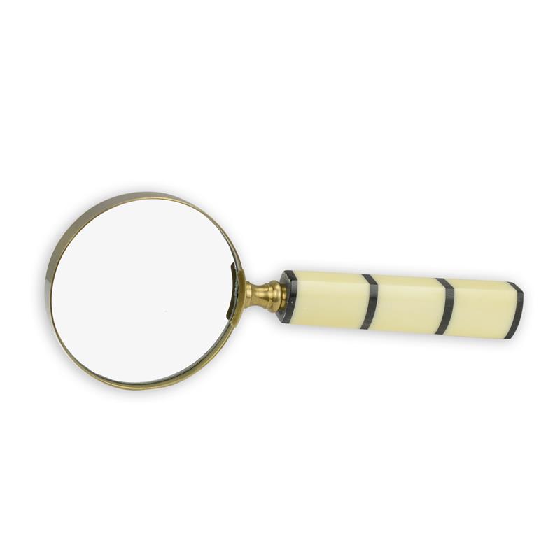 A\u0020MAGNIFYING\u002DGLASS