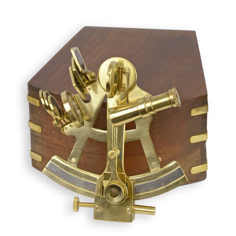 Messing\u0020sextant\u0020in\u0020houten\u0020kist