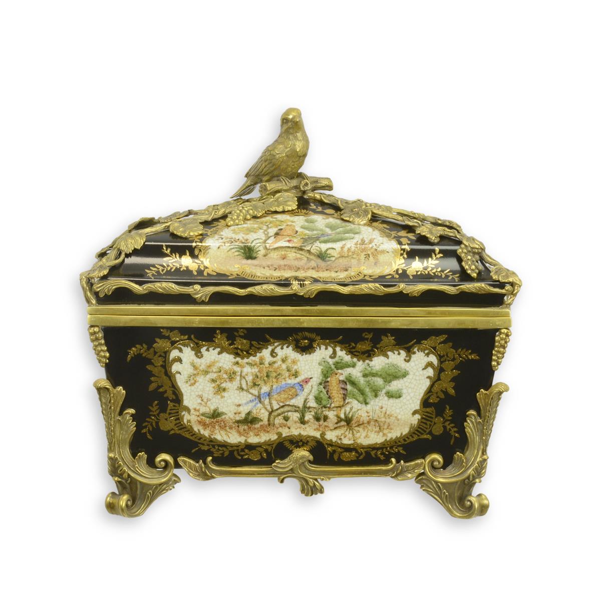 A\u0020BLACK\u002DGROUND\u0020BRASS\u0020MOUNTED\u0020PORCELAIN\u0020BOX\u0020AND\u0020COVER