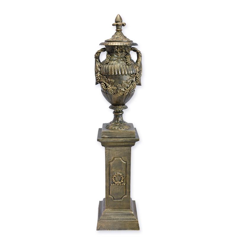 A\u0020CAST\u0020IRON\u0020URN\u0020ON\u0020A\u0020BASE,\u0020BRONZE