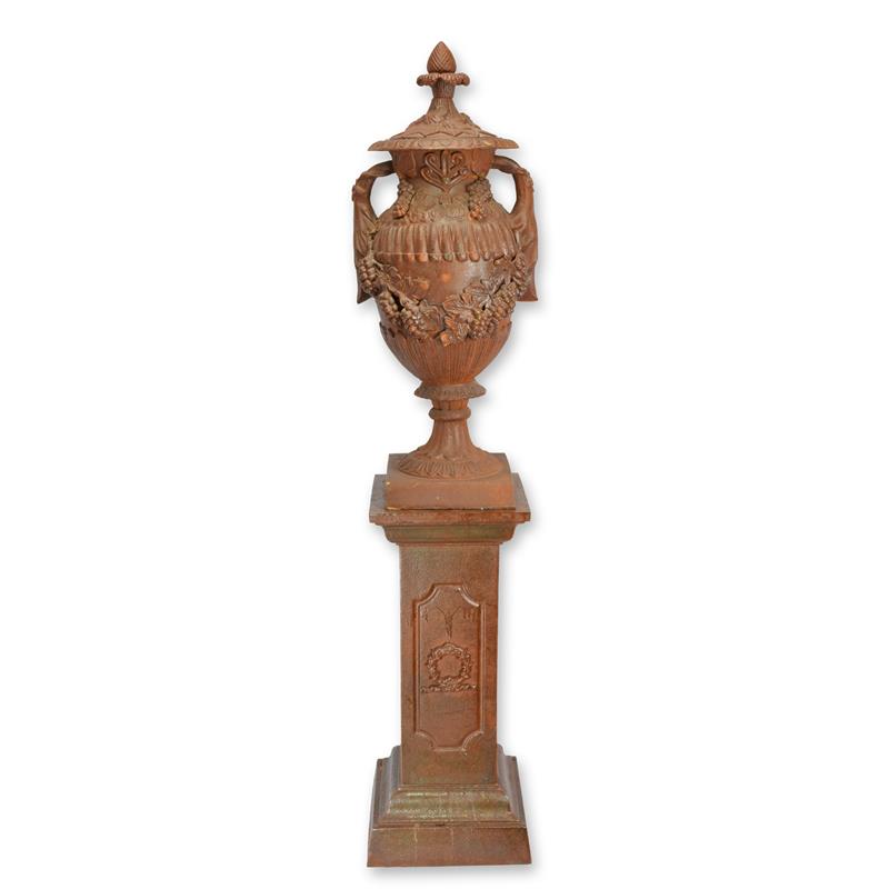 A\u0020CAST\u0020IRON\u0020URN\u0020ON\u0020A\u0020BASE,\u0020RUST