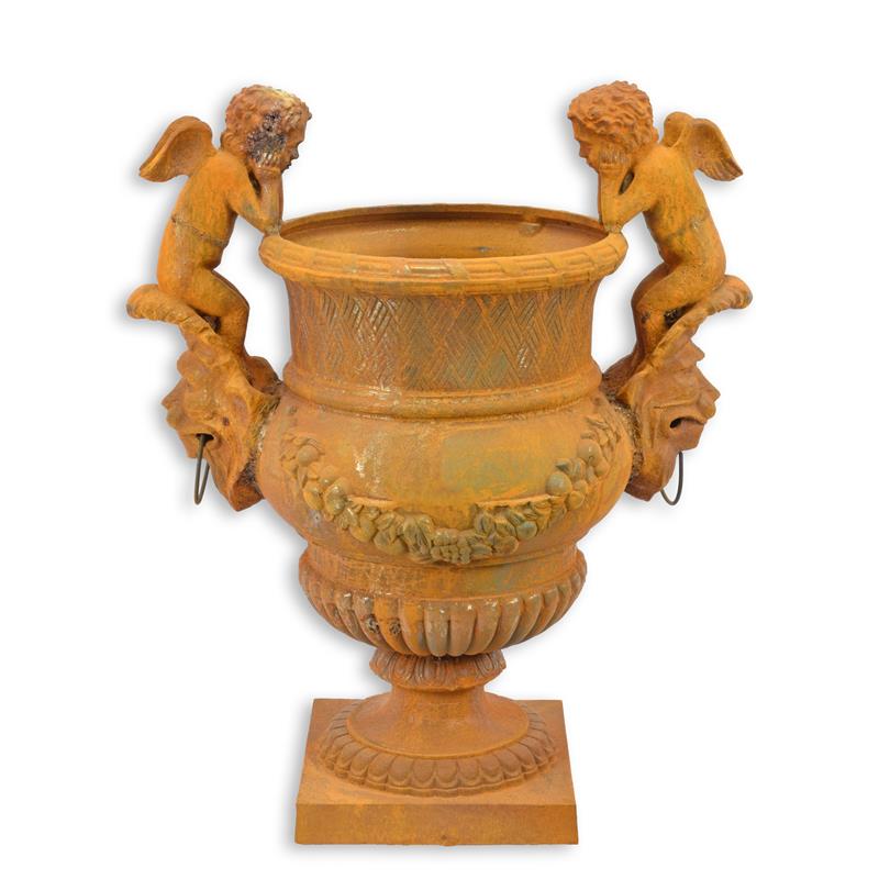 A\u0020RUSTY\u0020CAST\u0020IRON\u0020GARDEN\u0020URN