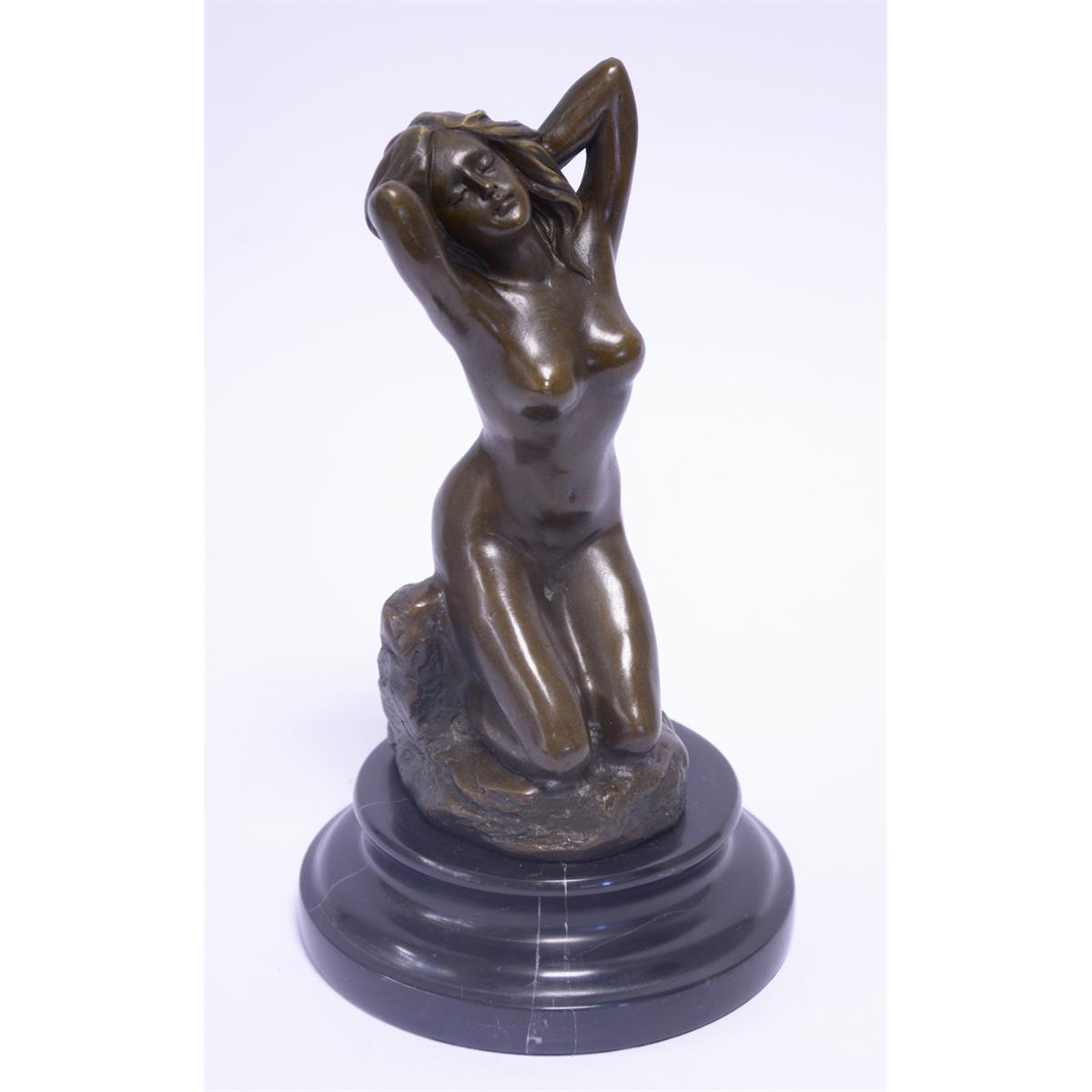 A\u0020BRONZE\u0020SCULPTURE\u0020OF\u0020A\u0020KNEELING\u0020NUDE