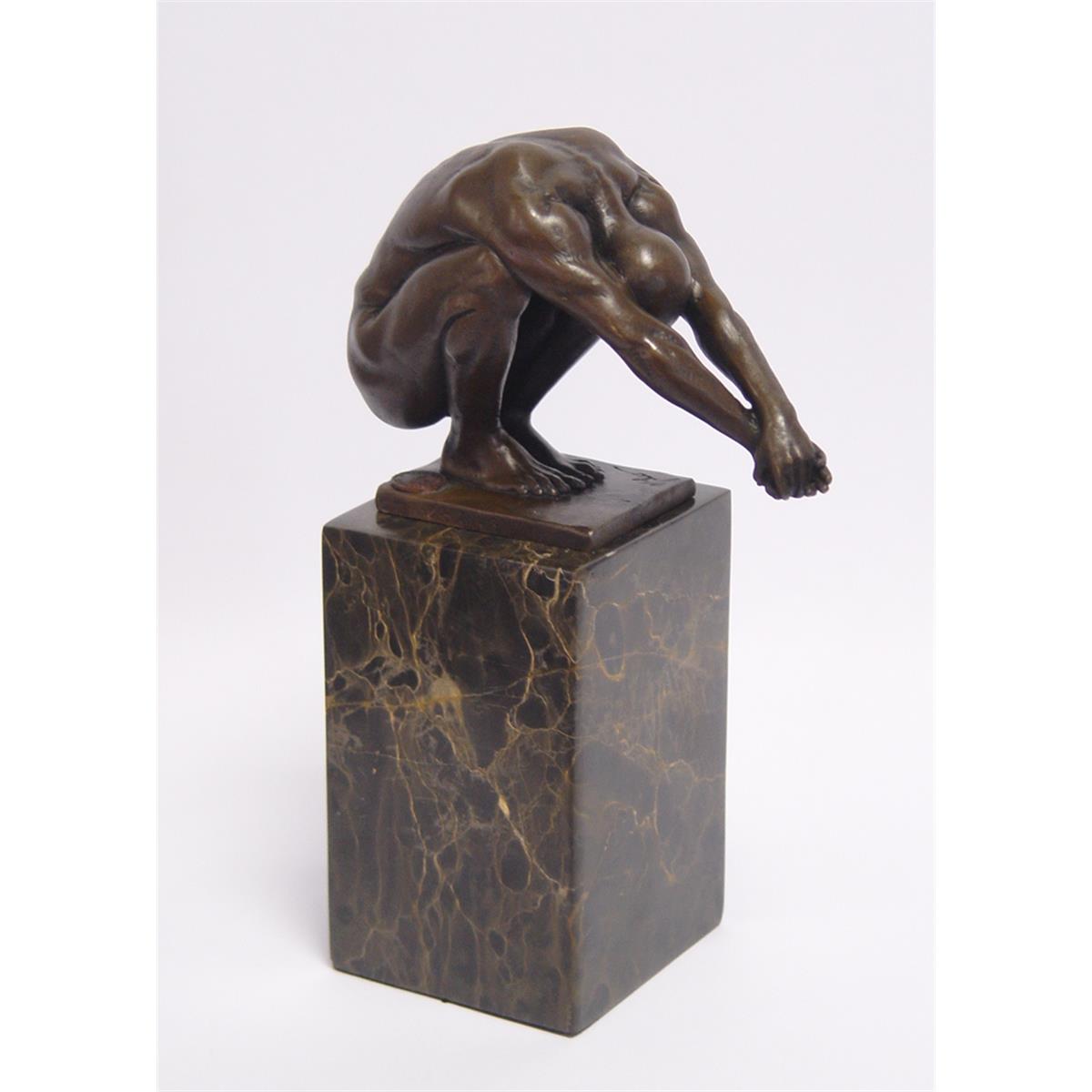 A\u0020BRONZE\u0020SCULPTURE\u0020CALLED\u0020THE\u0020DIVE