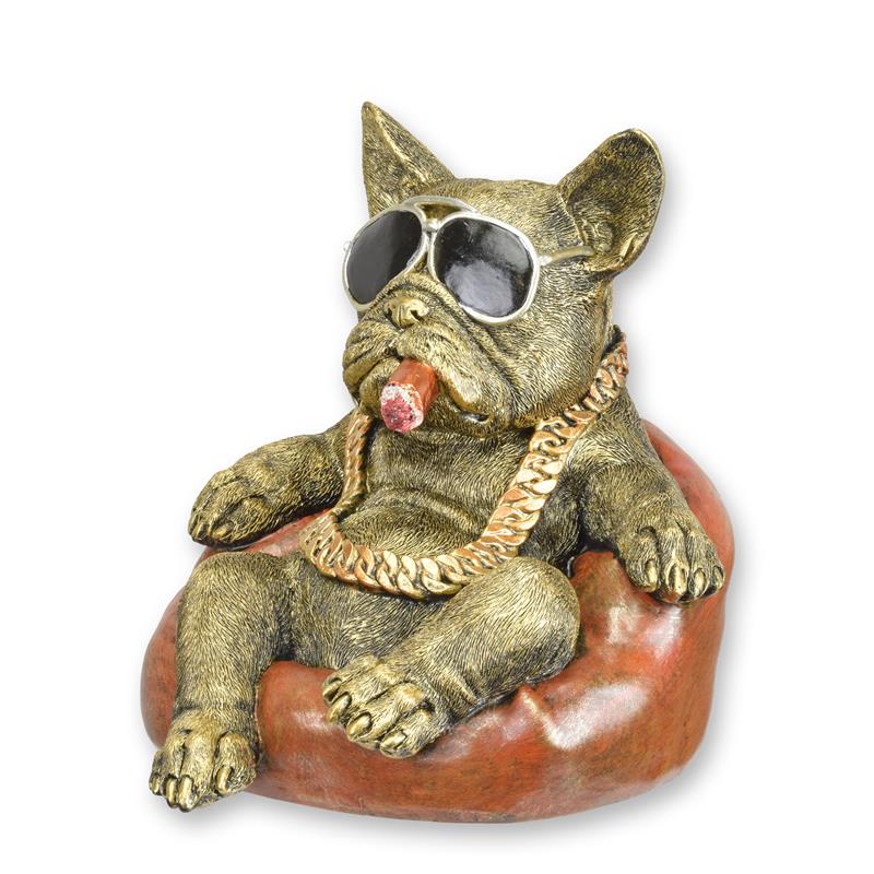 A\u0020RESIN\u0020FIGURINE\u0020OF\u0020A\u0020SUN\u0020BATHING\u0020BULLDOG
