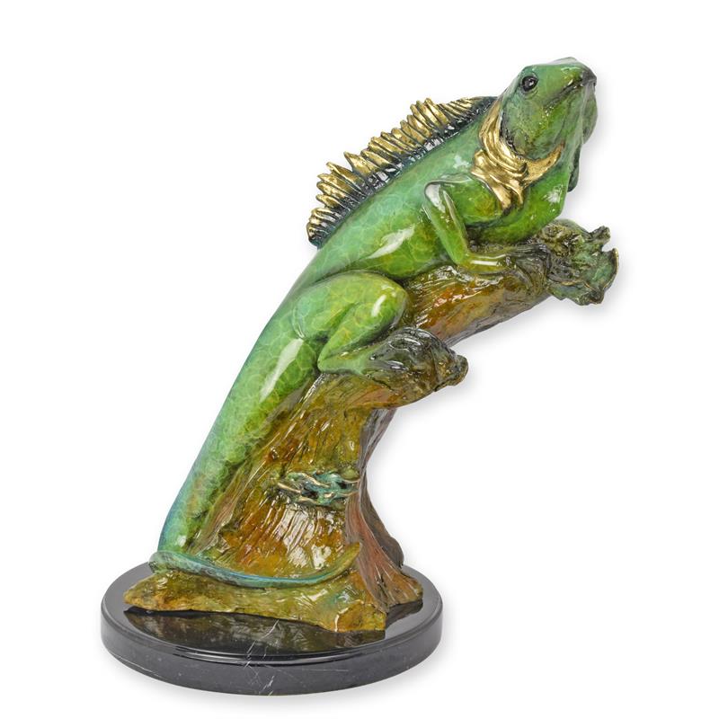 A\u0020BRONZE\u0020SCULPTURE\u0020OF\u0020AN\u0020IGUANA\u0020ON\u0020BRANCH