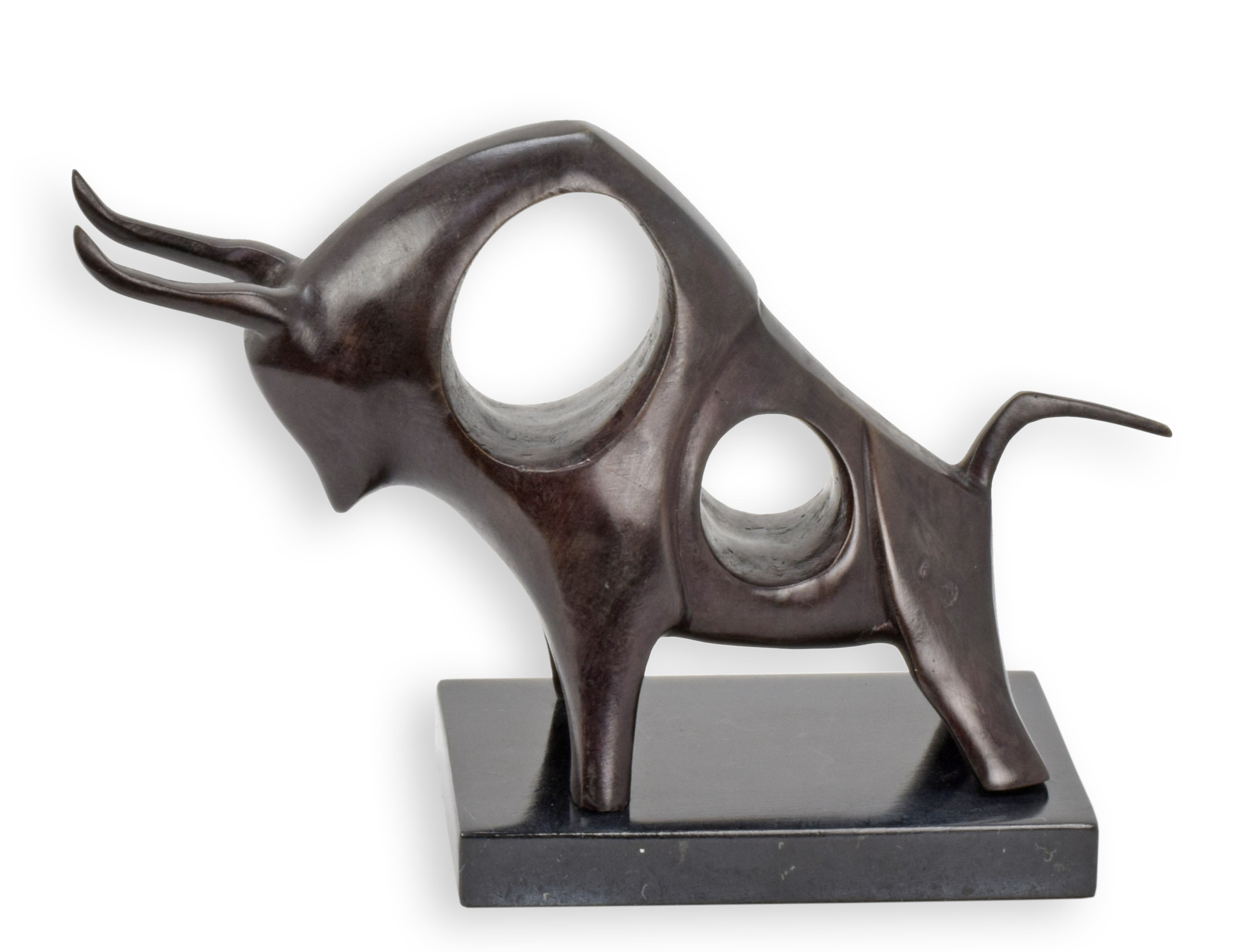 A\u0020BRONZE\u0020SCULPTURE\u0020OF\u0020A\u0020CHARGING\u0020BULL\u0020ON\u0020A\u0020MARBLE\u0020BASE