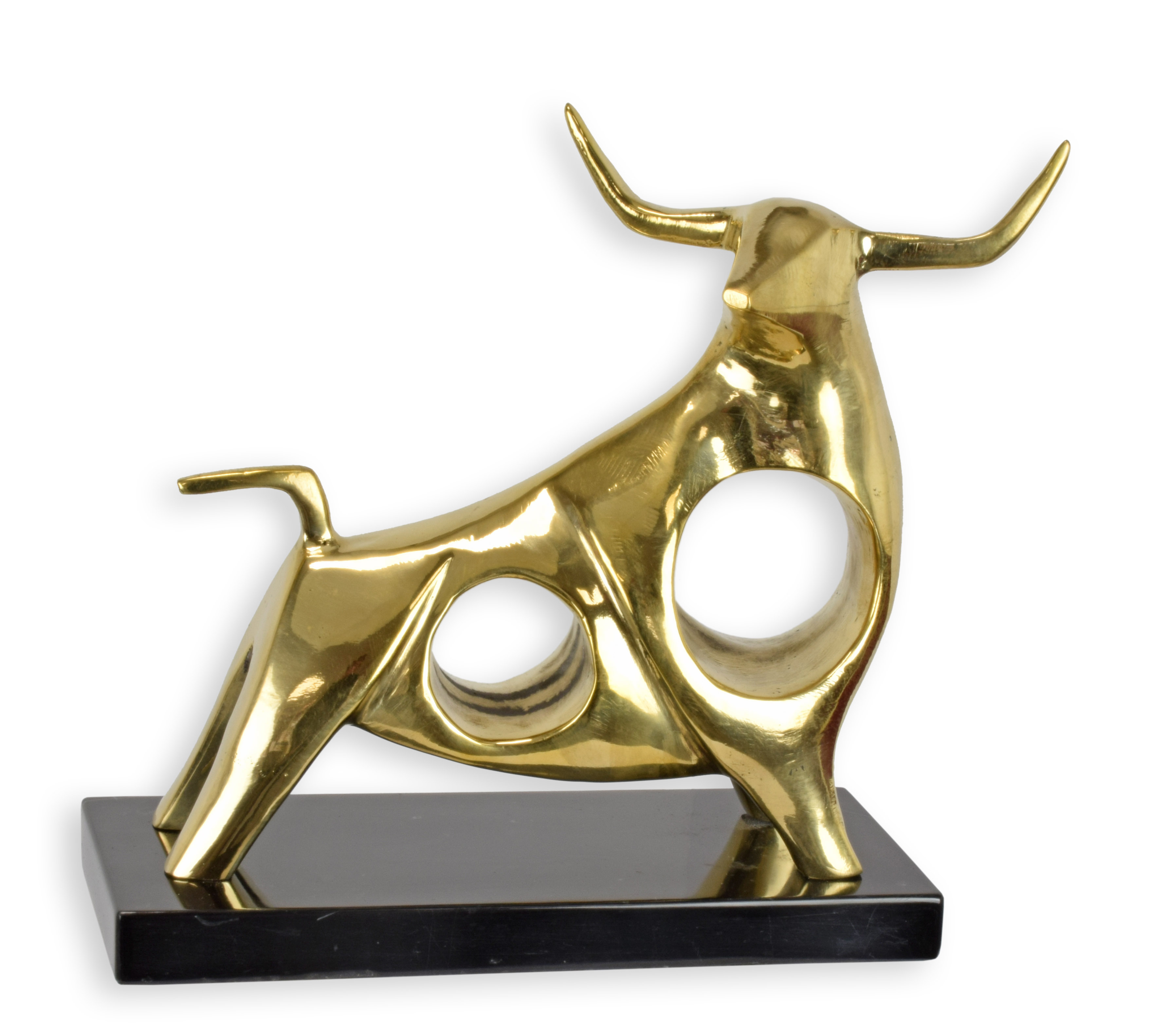 A\u0020BRONZE\u0020SCULPTURE\u0020OF\u0020A\u0020STANDING\u0020BULL\u0020ON\u0020A\u0020MARBLE\u0020BASE