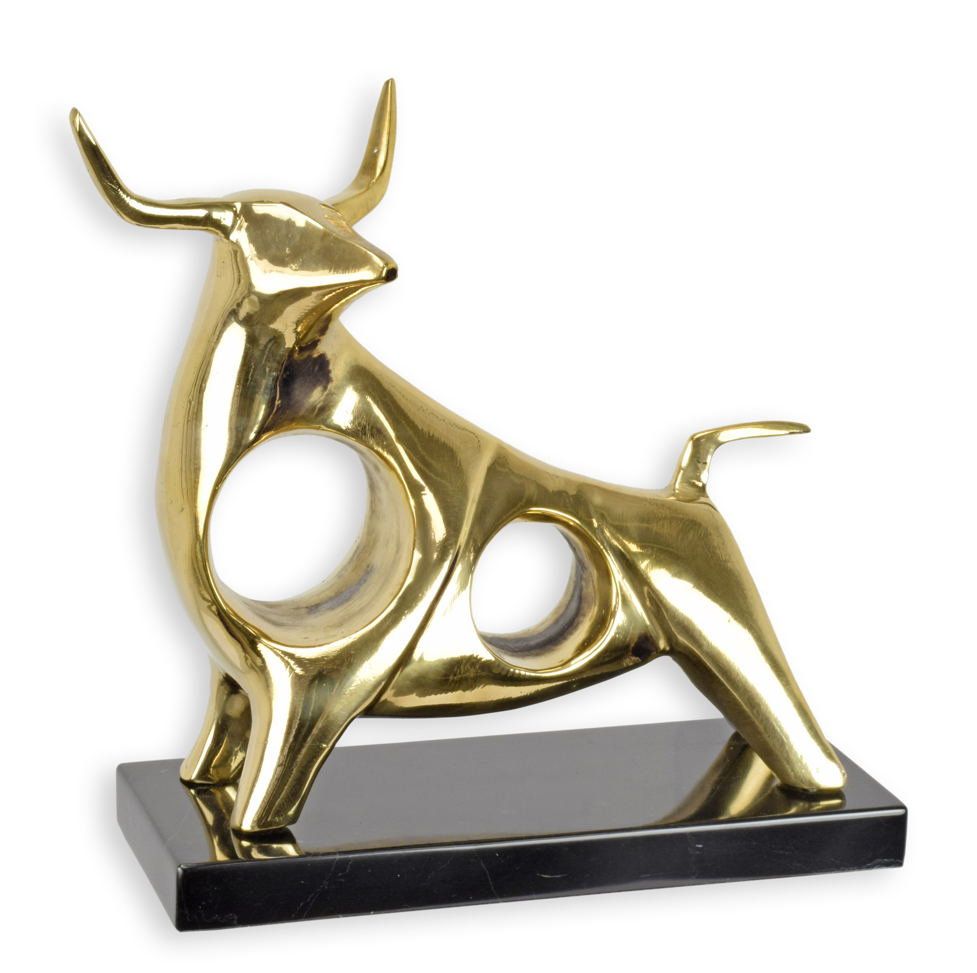 A\u0020BRONZE\u0020SCULPTURE\u0020OF\u0020A\u0020STANDING\u0020BULL\u0020ON\u0020A\u0020MARBLE\u0020BASE