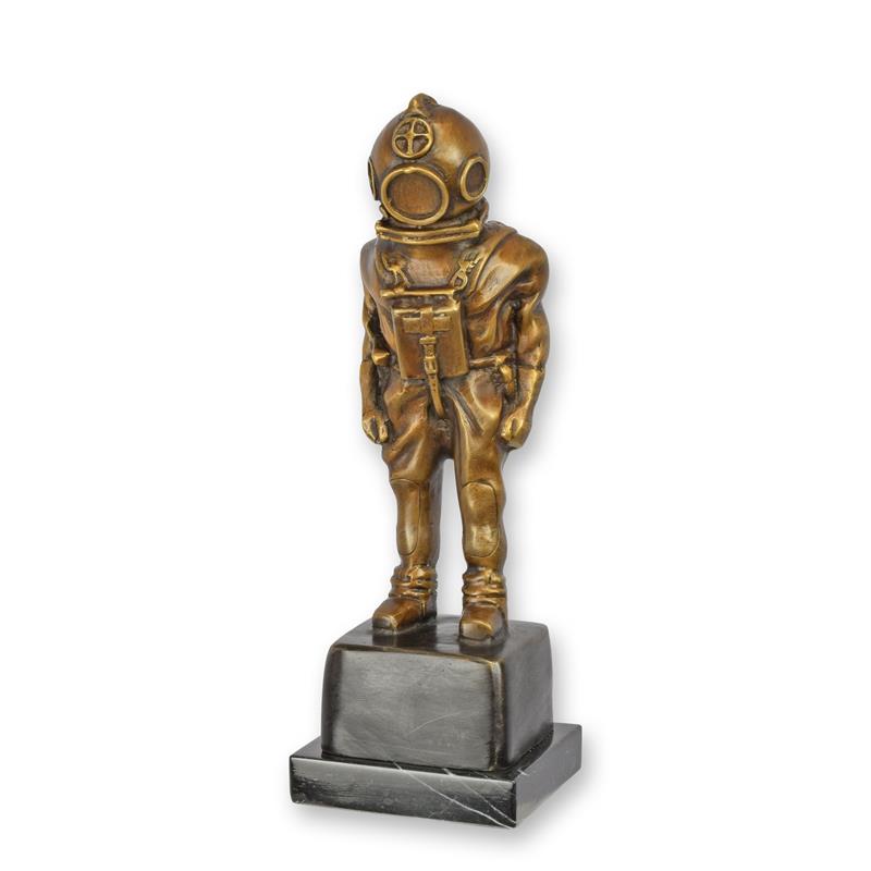 A\u0020BRONZE\u0020SCULPTURE\u0020OF\u0020A\u0020DIVER