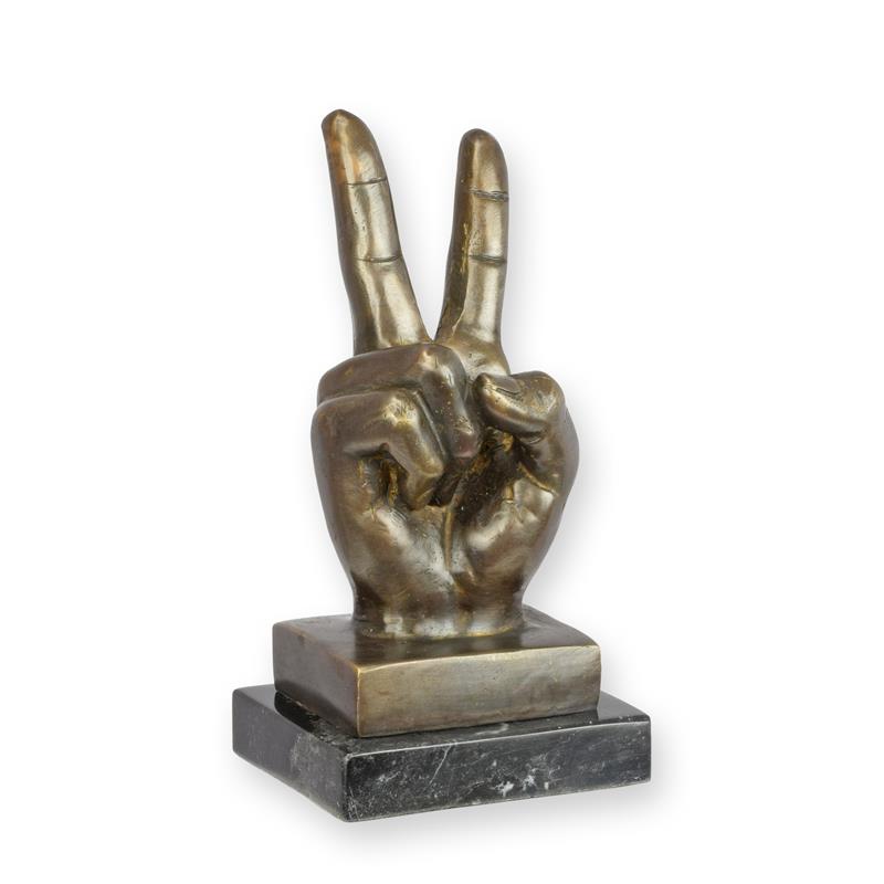 A\u0020BRONZE\u0020SCULPTURE\u0020OF\u0020A\u0020PIECE\u0020SIGN\u0020HAND