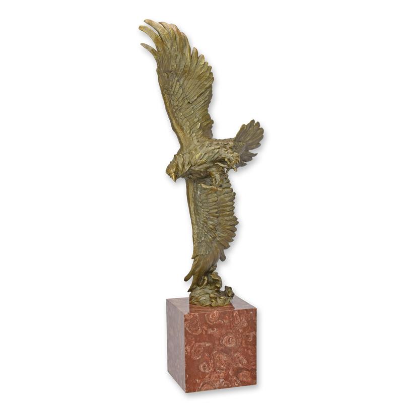 A\u0020BRONZE\u0020SCULPTURE\u0020OF\u0020A\u0020HUNTING\u0020EAGLE