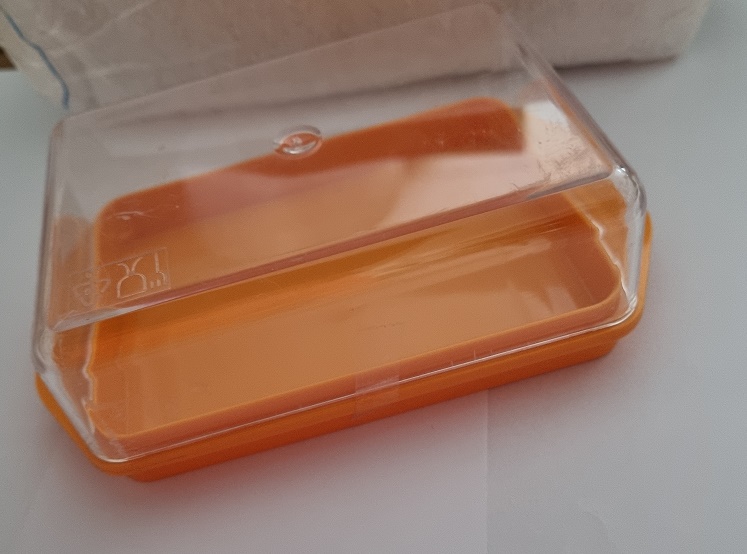 Botervloot\u0020kunststof\u0020met\u0020Kunststof\u0020Deksel\u0020\u002D\u0020Oranje