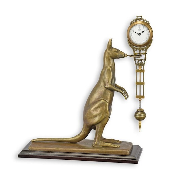 A\u0020MYSTERIEUSE\u0020TABLE\u0020CLOCK\u0020SHAPED\u0020AS\u0020A\u0020KANGAROO