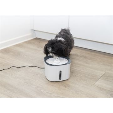 TRIXIE DRINKFONTEIN FLOWER KUNSTSTOF WIT / GRIJS 18,5X18,5X13 CM 2 LTR