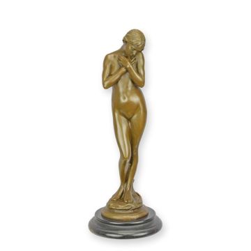 A BRONZE SCULPTURE OF A FEMALE NUDE