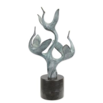 EEN MODERNISTISCHE BRONZEN SCULPTUUR VAN EEN GROEP KRAANVOGELS