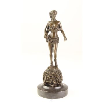 A BRONZE SCULPTURE OF AN AMAZON