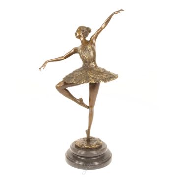 A BRONZE SCULPTURE OF A BALLERINA