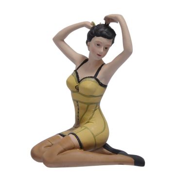 A RESIN FIGURINE OF A PIN-UP GIRL